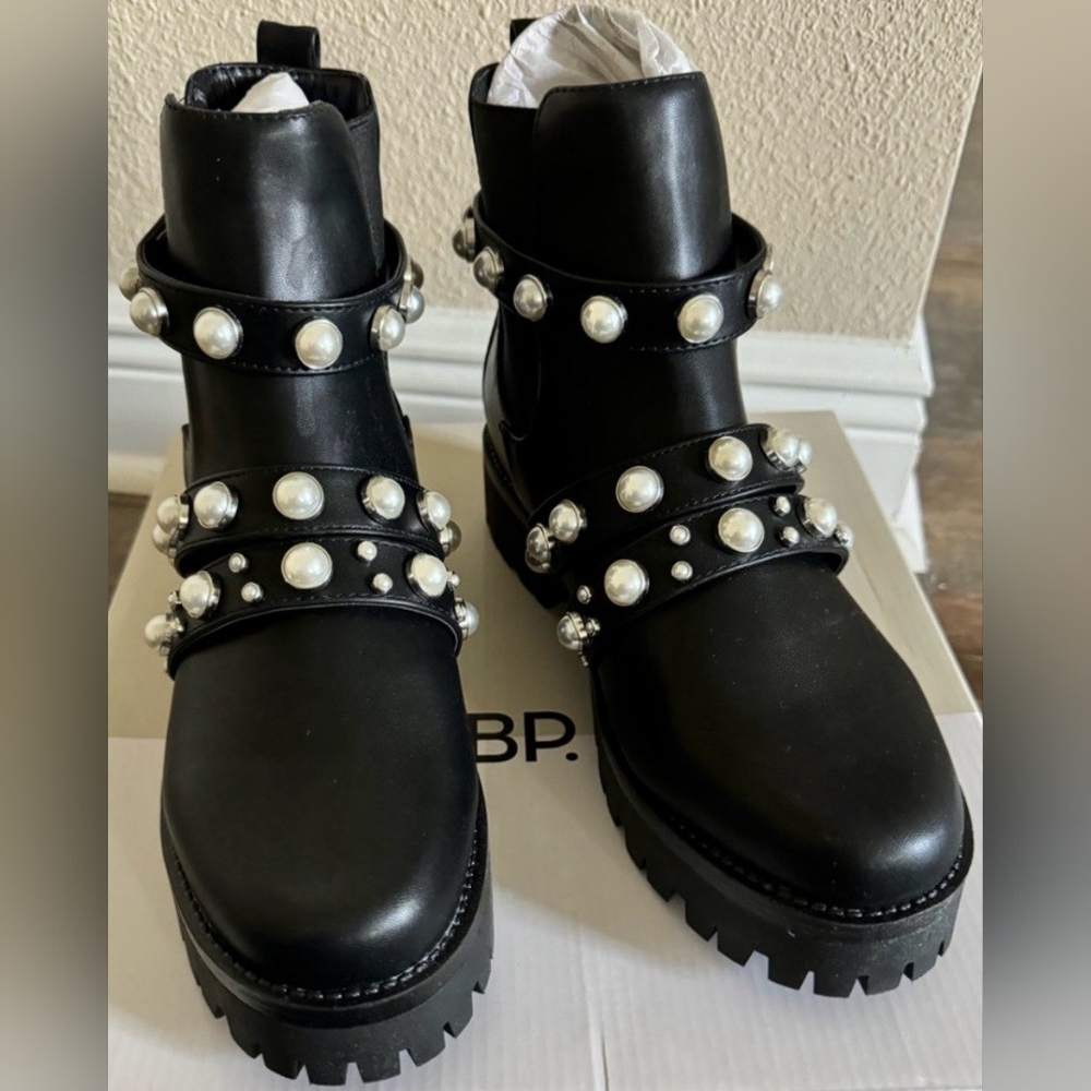 Awesome BP Boston Proper Black Pearl-Embellished Ankle Moto Boots, Sz 9! 🍁